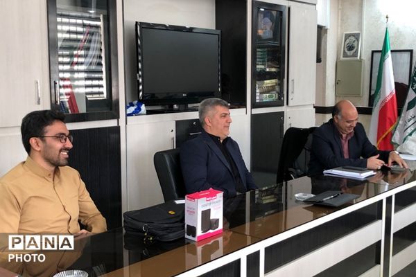 آیین سپاس مربی با حضور پیشتازان سازمان دانش آموزی در ناحیه دو شهرری 