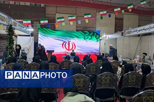 حضور دانش‌آموزان مدرسه طلیعه در نمایشگاه قرآن و عترت مجموعه ورزشی ایثار