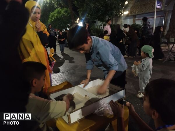 موکب فرهنگیان شبی دیگر در کنار کودکان