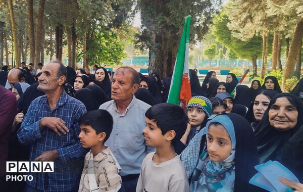 همدلی مسئولان و مردم در پیاده‌روی خانوادگی گامی بلند به سوی سلامتی و انسجام شهری