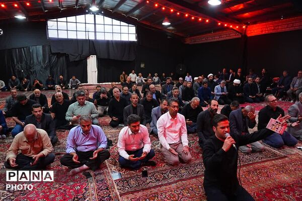 اقامه عزای رهبر شهید در بخشداری کهریزک 