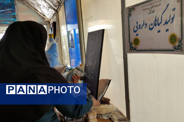 نمایشگاه آثار هنری هنرستان‌ها به‌مناسبت هفته مشاغل 