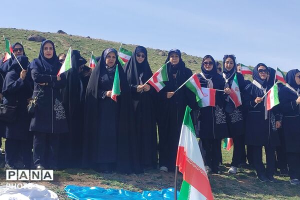 پاکسازی داوطلبانه محیط زیست توسط کارکنان مدارس طرح نو شهرستان پردیس