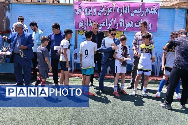 مسابقات مینی فوتبال دانش‌آموزان دوره اول ودوم ابتدایی در بهارستان‌۲