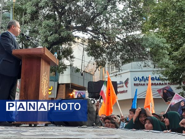 جلوه‌هایی از اجتماع مردم بجنورد در تجلیل از بانوی شجاع رسانه ملی