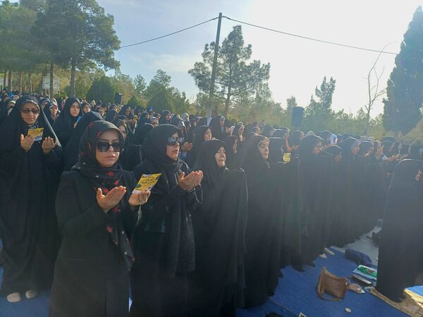 نماز عید فطر در گلزار شهدا شهرستان کوهپایه