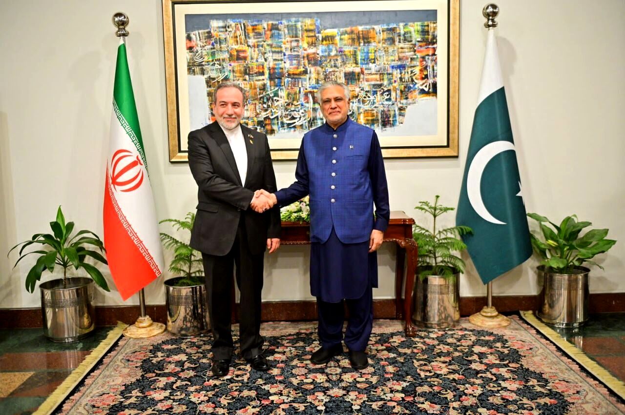 عراقچی با وزیر خارجه پاکستان دیدار کرد