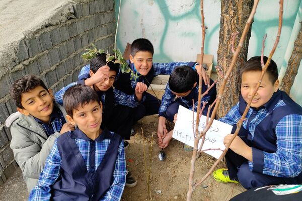 گرامیداشت روز درختکاری در دبستان امام حسن مجتبی(ع) رودهن 