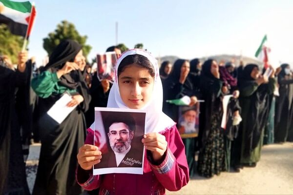 بیعت دانش‌آموزان دیشموکی  با رهبر انقلاب