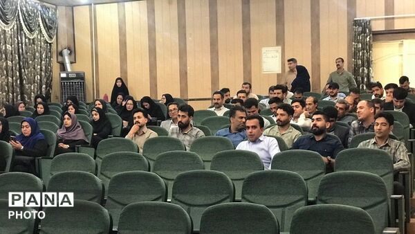 گردهمایی مسئولان و مدیران مدارس در سالن معلم اشخانه