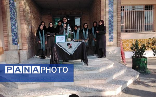 برگزاری‌ مراسم‌‌‌ هفته‌ بهداشت‌ روان‌‌ و‌ معرفی‌ همیاران‌ مشاور‌‌ در‌ دبیرستان‌ نمونه‌اندیشه‌