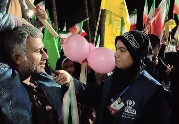کف خیابان می مانیم