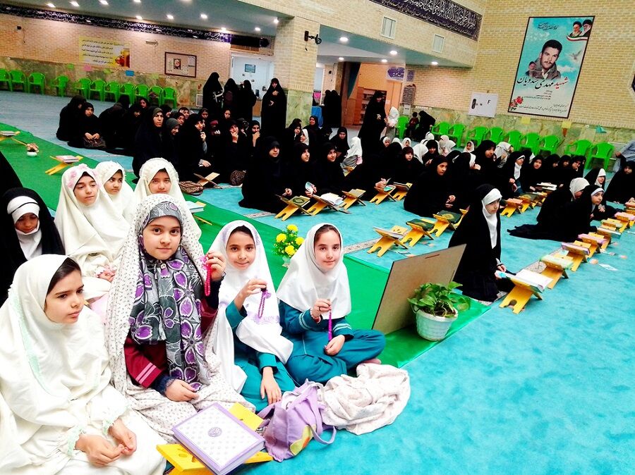 محفل انس با قرآن و یادبود شهدای دانش‌آموز غزه در قم برگزار شد