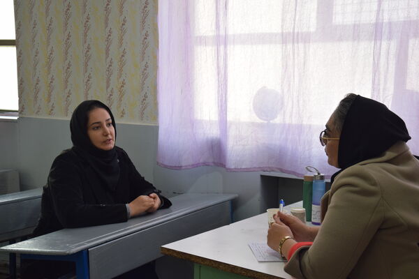 برپایی میز خدمت‌رسانی درمانی در دبیرستان شهید صدوقی با همکاری نهادهای جهادی