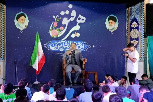 اعتکاف یعنی پاکی و صمیمیت 