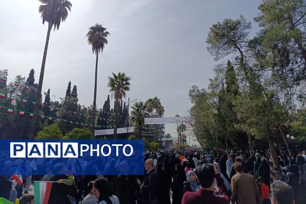 ۲۲ بهمن روز همبستگی و حضور مردم است