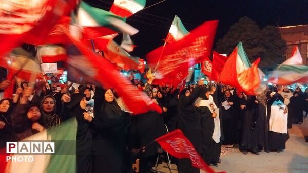  دویست و سومین شب تجمعات «بیعت با رهبری» در نورآباد با تجدید میثاق و نماز استغاثه 