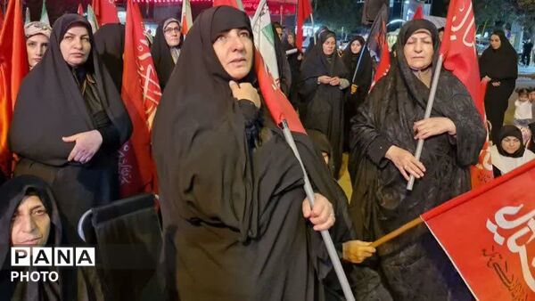 موج ۱۷۲ اجتماع شبانه مردم دلفان با تجلیل از ۲۲ خانواده آزاده