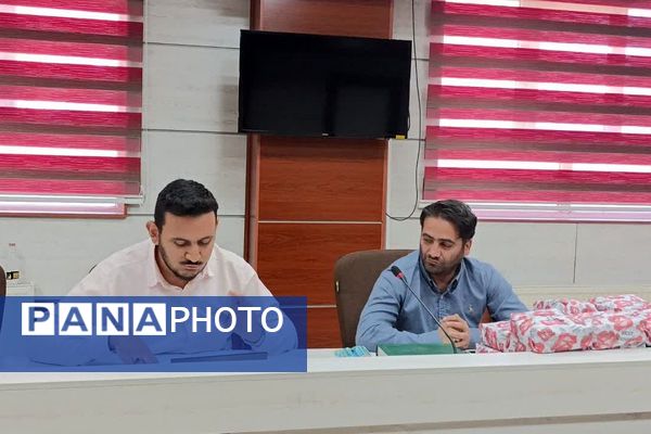 مراسم تقدیر از دانش‌آموزان فعال شورا در شهرستان ملارد