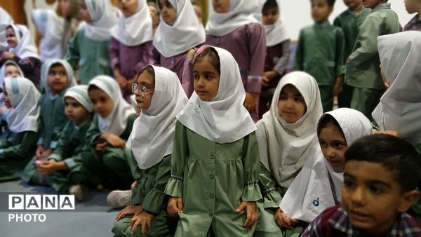 پایان‌سال تحصیلی خاطره‌انگیز با عروسک‌ها و ترانه‌ها