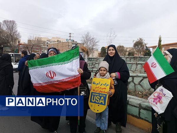 حضور پرشور مردم سلحشور فردیس در راهپیمایی ۲۲ بهمن