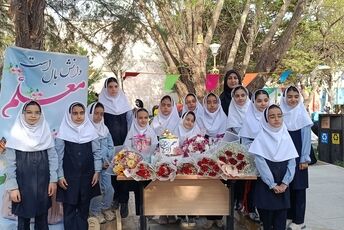 معلمان نور چشم جامعه هستند