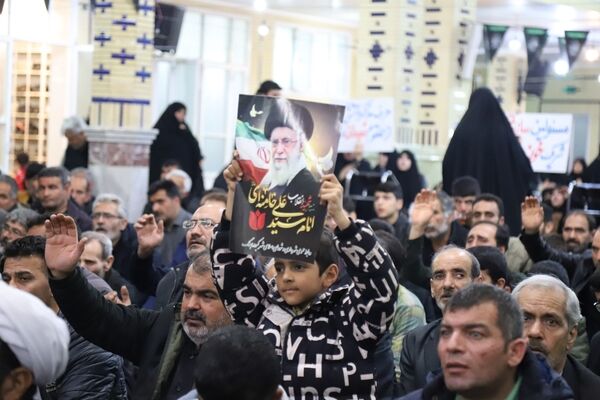 مراسم وداع با پیکر شهید حسین احمدی در دارالمؤمنین کبودرآهنگ