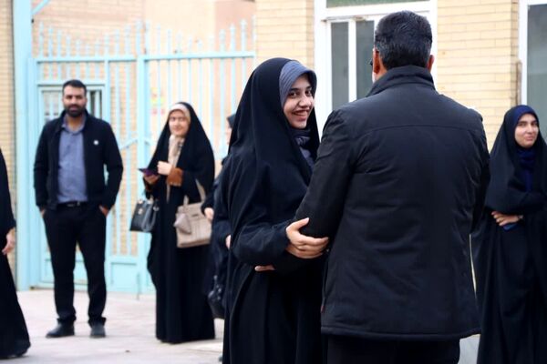 اعزام دانش‌آموزان دختر یزدی به سفر معنوی حج عمره