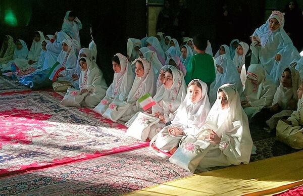 دانش‌آموزان بویین‌زهرایی در جشن روزه‌اولی‌ها از خدای خود تشکر کردند