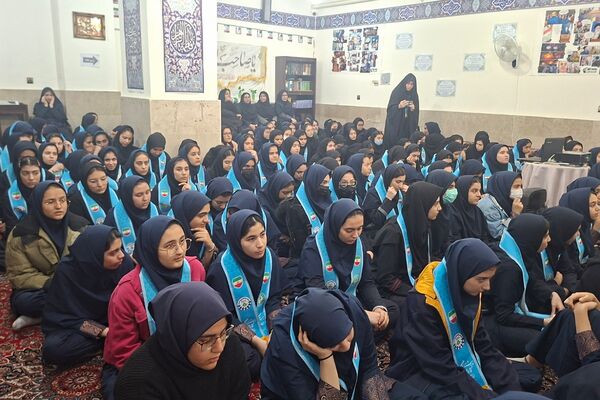 شکوه انقلاب در جشن باشکوه دهه فجر مدرسه نمونه دولتی ارشاد قرچک