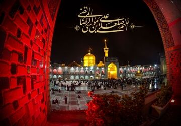 شب شهادت امام رضا(ع) و حال‌وهوای معنوی حرم رضوی