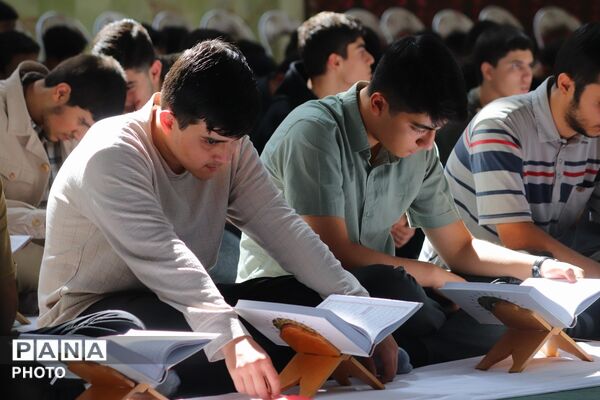 برگزاری محفل انس با قرآن و زنگ نماز در تبریز