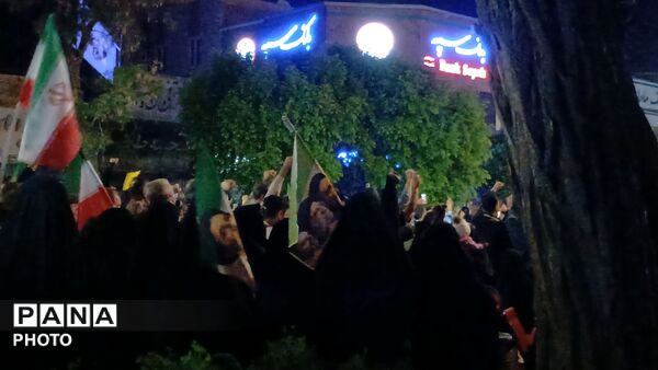 مشت ها بر فراز آسمان نیشابور نمایان شد 