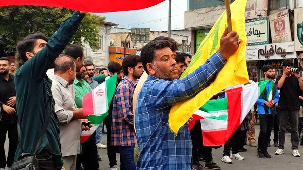 تجمع دانشجویان در اعتراض به حملات آمریکا و اسرائیل در قائمشهر 