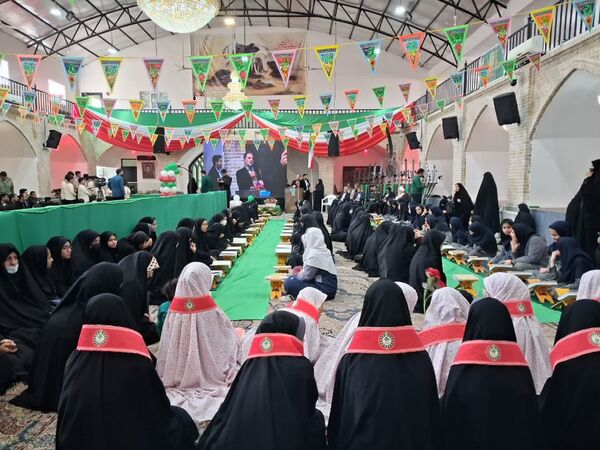 محفل انس با قرآن کریم همراه با نواخته شدن زنگ انقلاب 