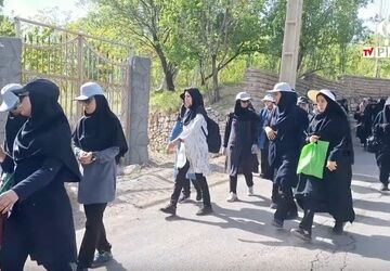 کوه‌پیمایی فرهنگیان استان قم به مناسبت هفته معلم