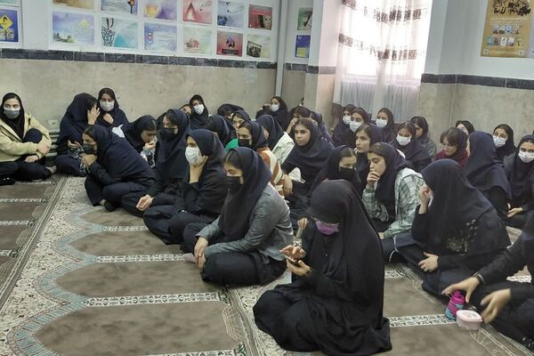  مراسم ولادت دخت نبوت بانوی دو عالم همسر ولایت توسط دانش‌آموزان انجمن اسلامی فیروزکوه