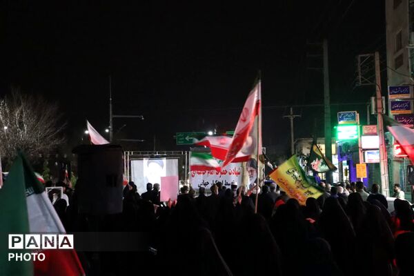 تجمع مردم انقلابی بندرترکمن در میدان مختومقلی
