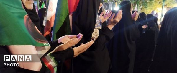 ما صحنه را خالی نمی کنیم