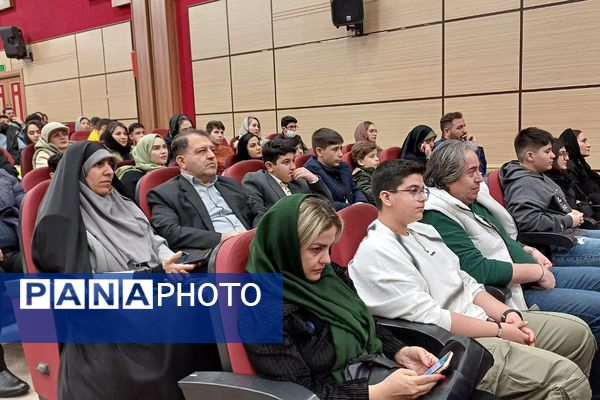 تقدیر از دانش‌آموزان دبیرستان هیات امنایی البرز در اردوگاه استانی شهید محمد منتظری شهریار 