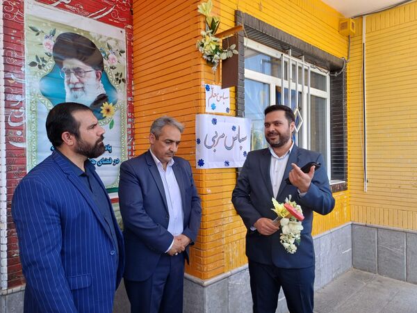 نواختن زنگ سپاس معلم در دبستان دخترانه شاهد نرگس