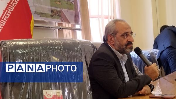 نشست صمیمانه فرماندار اصفهان با دانش آموز خبرنگاران پانای استان اصفهان به مناسبت روز خبرنگار