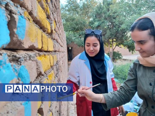 جشن غدیرخم توسط تیم‌های سحر هلال احمر در روستای زلزله‌زده محمدیه