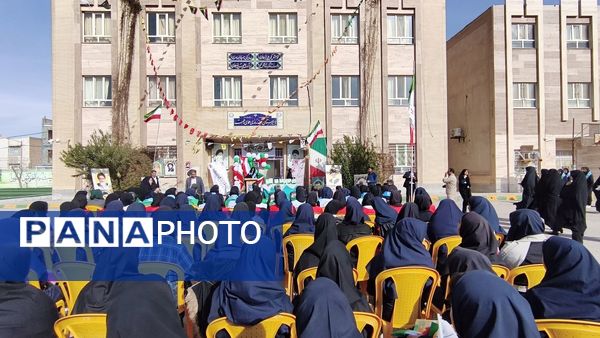 طنین گلبانگ انقلاب در دبیرستان شبانه روزی همای رحمت شهرستان سرخس