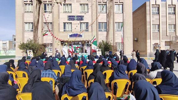 طنین گلبانگ انقلاب در دبیرستان شبانه روزی همای رحمت شهرستان سرخس