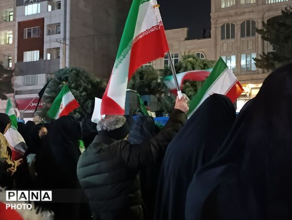  ما تا آخر ایستاده ایم 