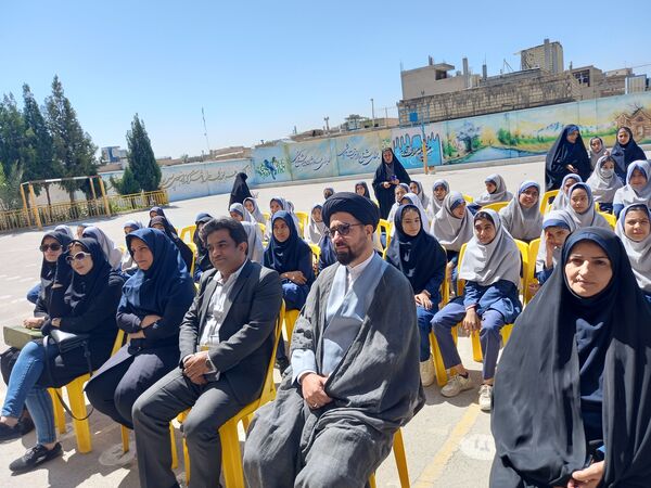 نواخته شدن زنگ سلامت در دبیرستان بهار آزادی 