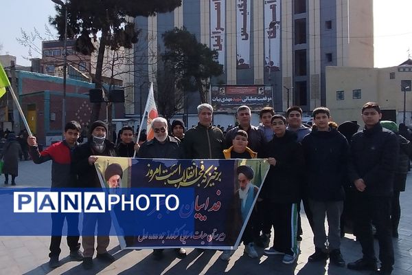 حضور اقشار مختلف شهرری در جشن پیروزی انقلاب 