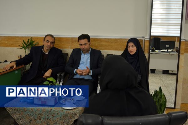 برای اولین‌بار برگزاری کافه ۵۷ در دبیرستان‌ نمونه دولتی ولایت بهارستان‌دو