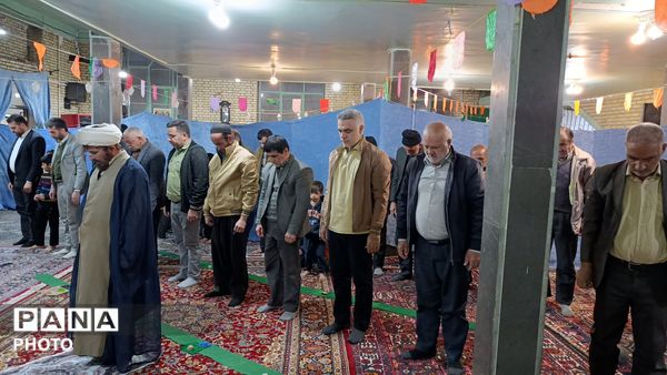 برپایی سفره‌های افطار ساده در شهر سفیددشت 